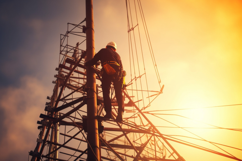 What To Consider Choosing The Right Roofing Ladder Hoist